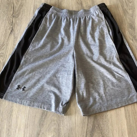 Under  Armour gray athletic shorts size small - Picture 2 of 9